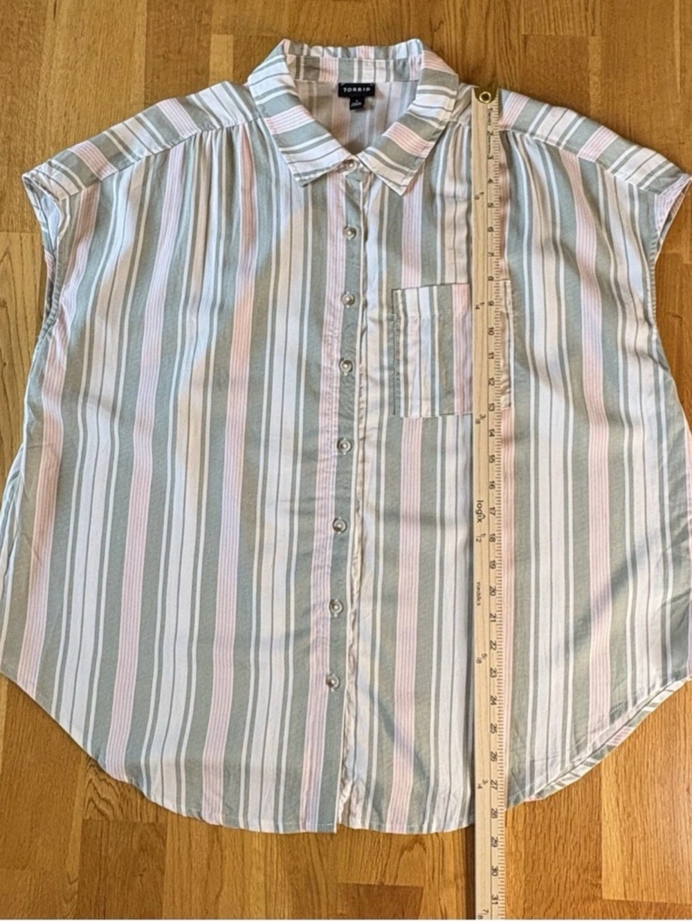 Torrid Size 1X Striped Button Front Blouse Green Pink Lightweight Top Breathable - Picture 11 of 13